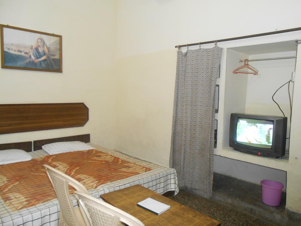 Gaurav Guest House Mathura Bilik gambar