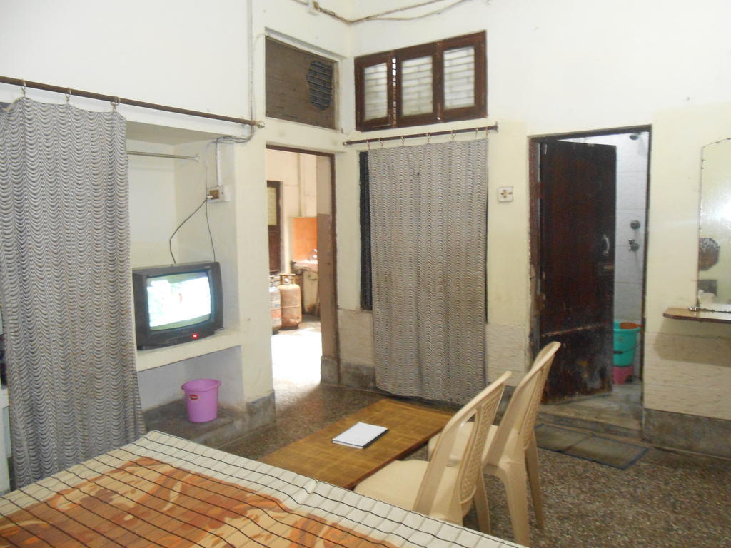 Gaurav Guest House Mathura Bilik gambar