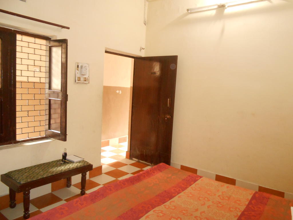 Gaurav Guest House Mathura Bilik gambar